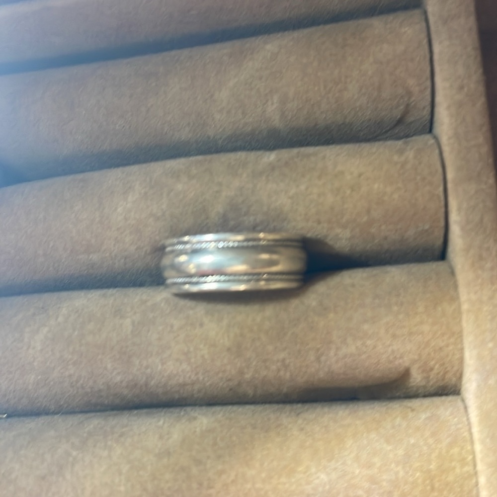 RARE FIND
Sterling silver comfort fit band unisex marked 925 Thailand - Picture 3 of 3